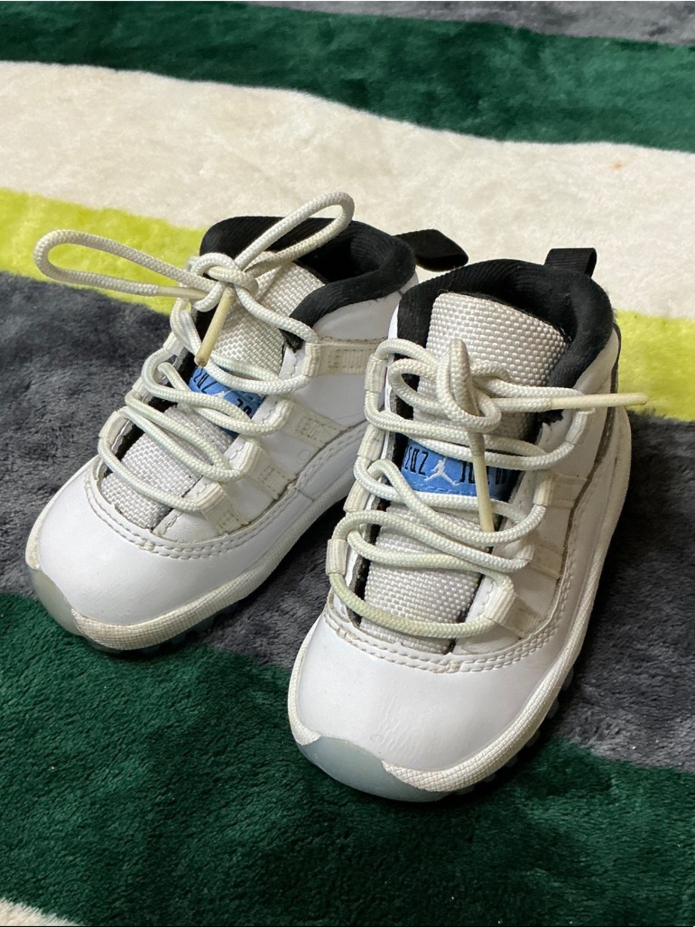 Retro 11 Jordan Toddler White and Black Lace-Up Sneakers Size 5